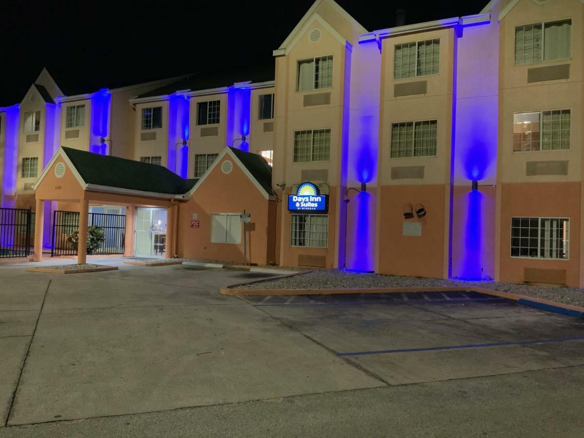 Days Inn & Suites By Wyndham Tampa/Raymond James Stadium Exterior foto