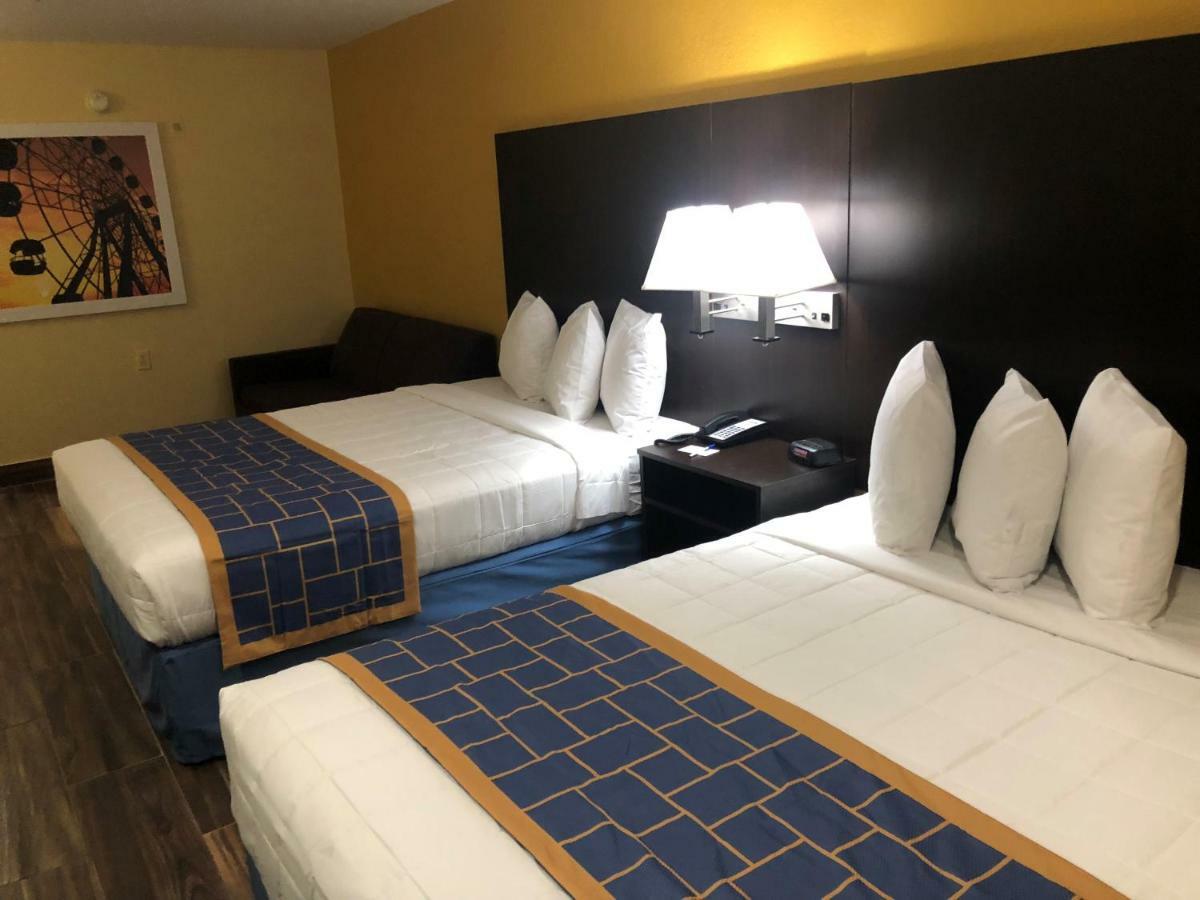 Days Inn & Suites By Wyndham Tampa/Raymond James Stadium Exterior foto